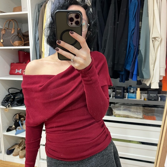 Elegant Off-Shoulder Red Sweater - Picture 1 of 4